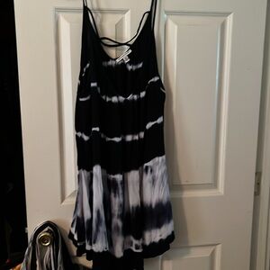 Tye dyed super comfy black and white tank